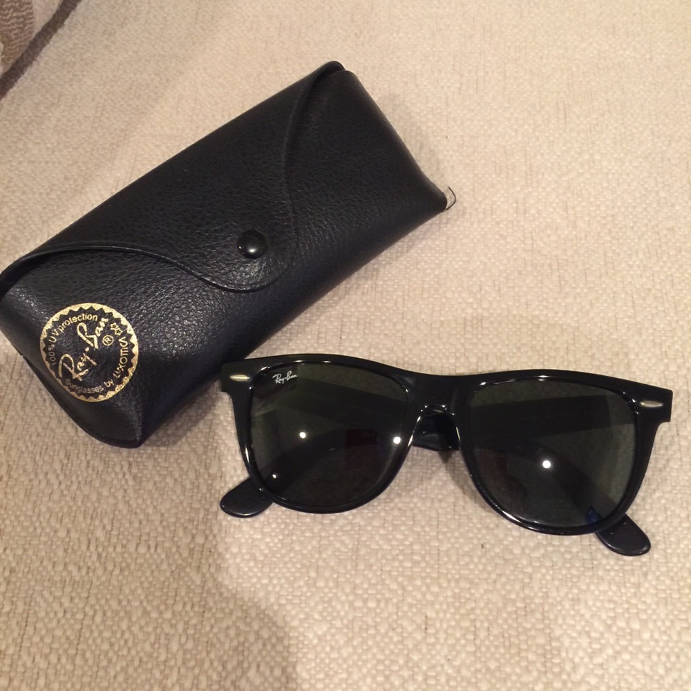 Rayban wayfarer sunglasses in black